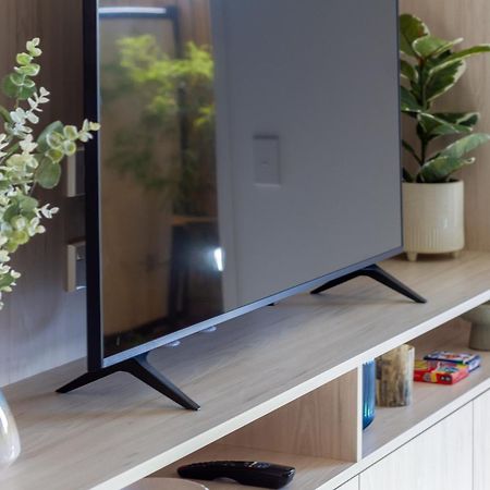 Downtown Delight: Studio At 8 Wilmer With Backyard クライストチャーチ エクステリア 写真