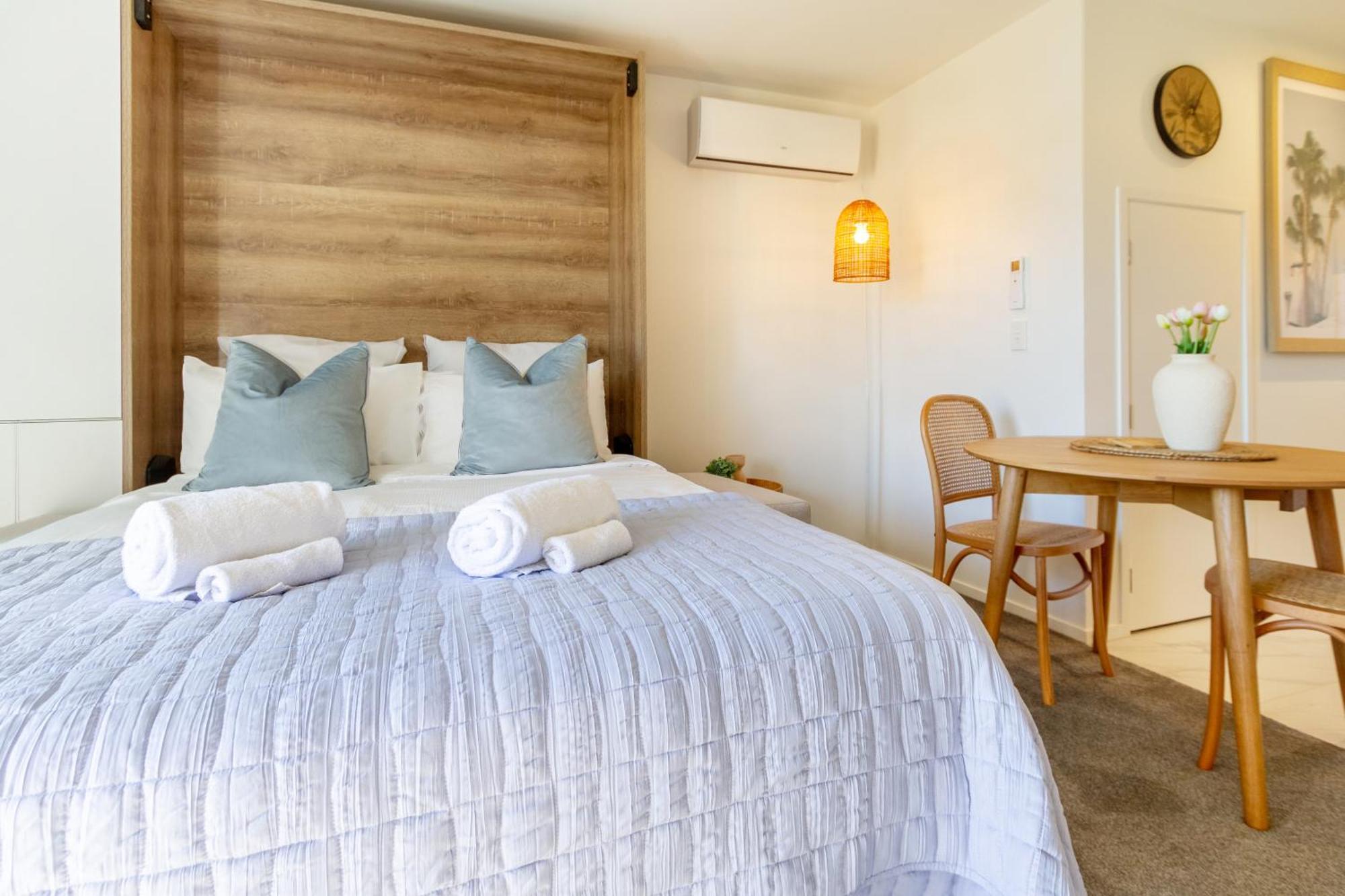 Downtown Delight: Studio At 8 Wilmer With Backyard クライストチャーチ エクステリア 写真