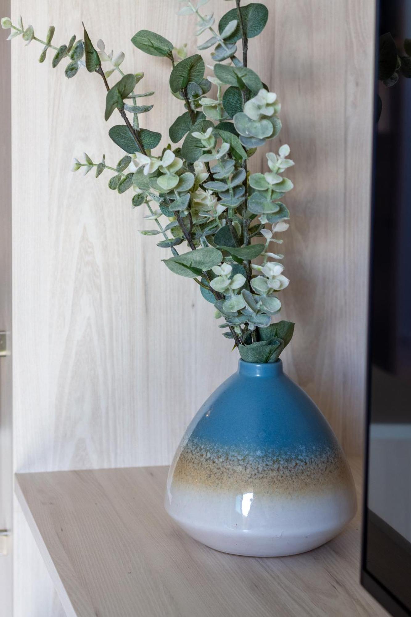 Downtown Delight: Studio At 8 Wilmer With Backyard クライストチャーチ エクステリア 写真