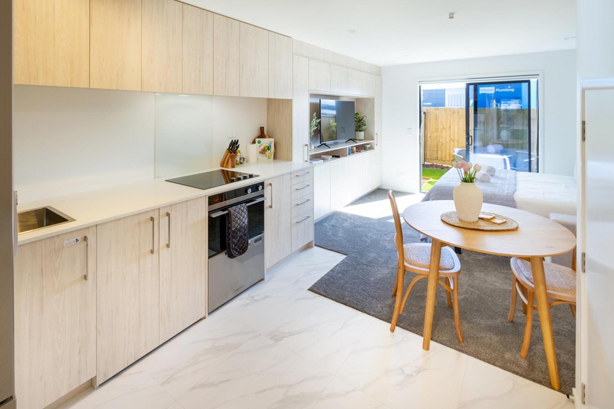 Downtown Delight: Studio At 8 Wilmer With Backyard クライストチャーチ エクステリア 写真
